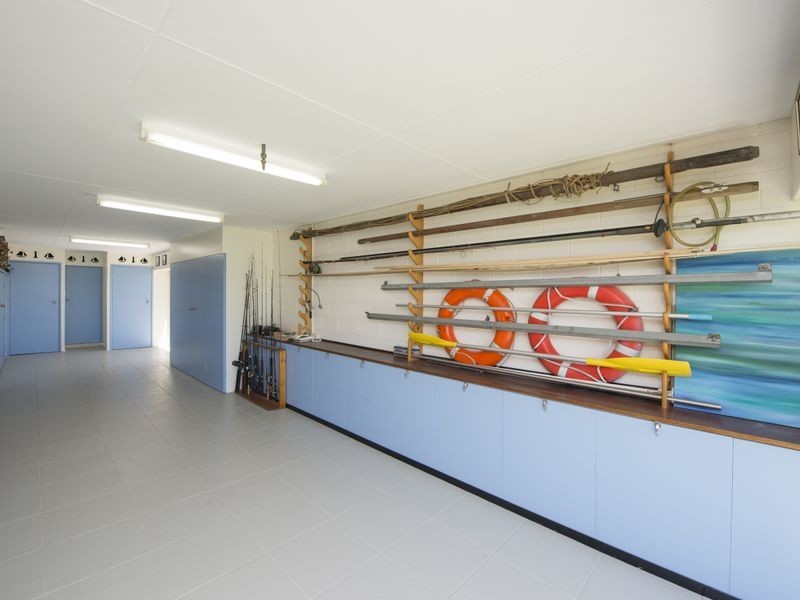 10 Island Esplanade, Boyne Island QLD 4680