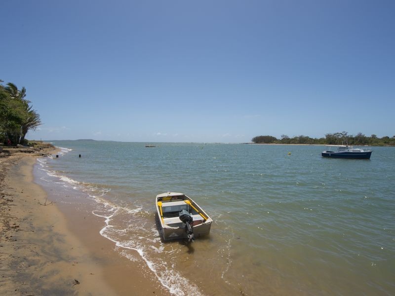 10 Island Esplanade, Boyne Island QLD 4680