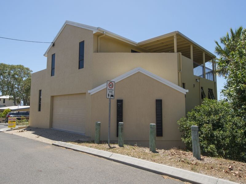 10 Island Esplanade, Boyne Island QLD 4680