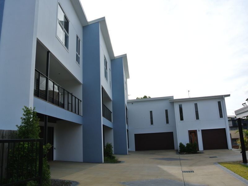 2 and 3/30 Beach Avenue, Tannum Sands QLD 4680