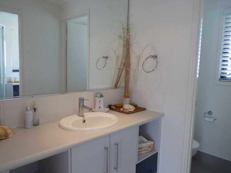 28 Lighthouse Drive, Boyne Island QLD 4680