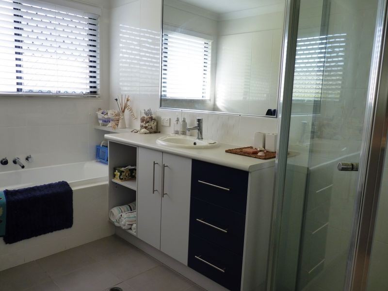 28 Lighthouse Drive, Boyne Island QLD 4680