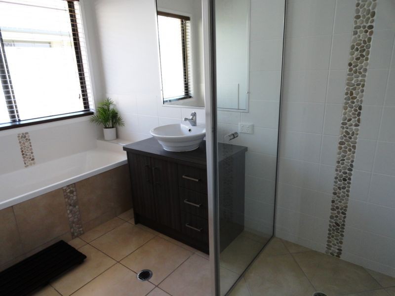 20 Jeana Close, Boyne Island QLD 4680