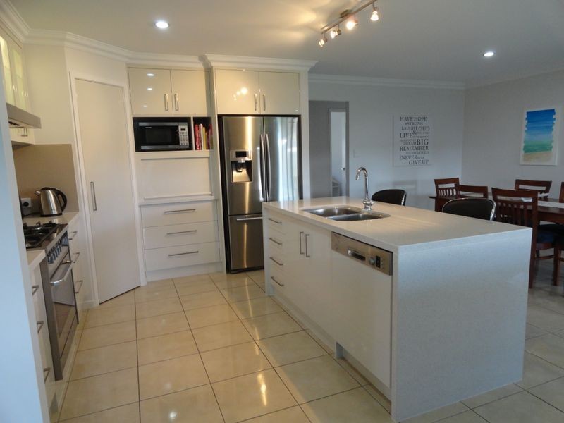 20 Jeana Close, Boyne Island QLD 4680