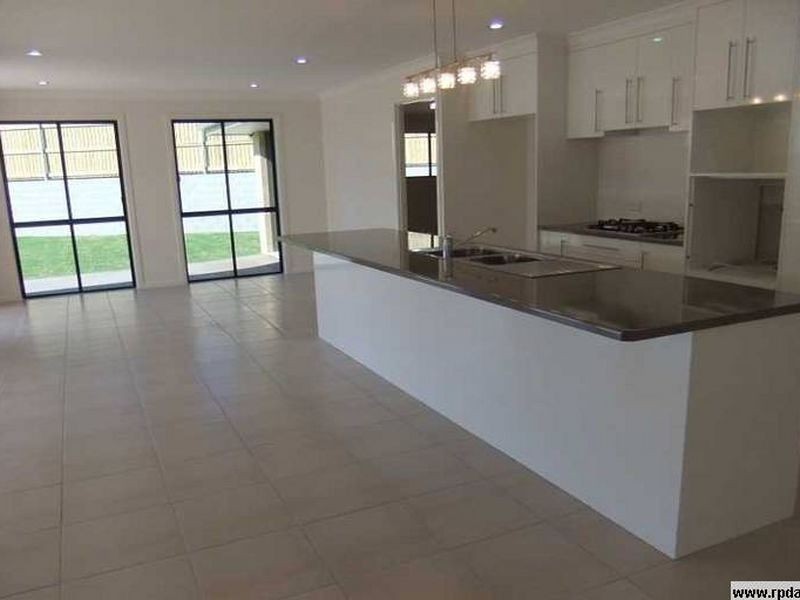 5 Hoddinott Close, Tannum Sands QLD 4680