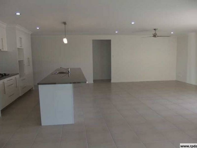 5 Hoddinott Close, Tannum Sands QLD 4680