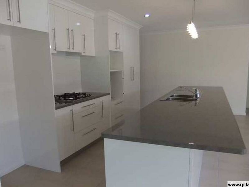 5 Hoddinott Close, Tannum Sands QLD 4680