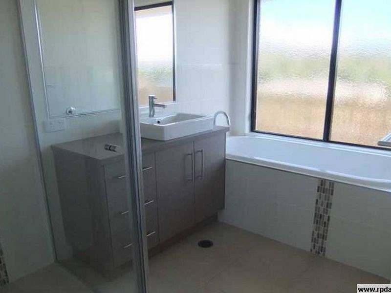 5 Hoddinott Close, Tannum Sands QLD 4680