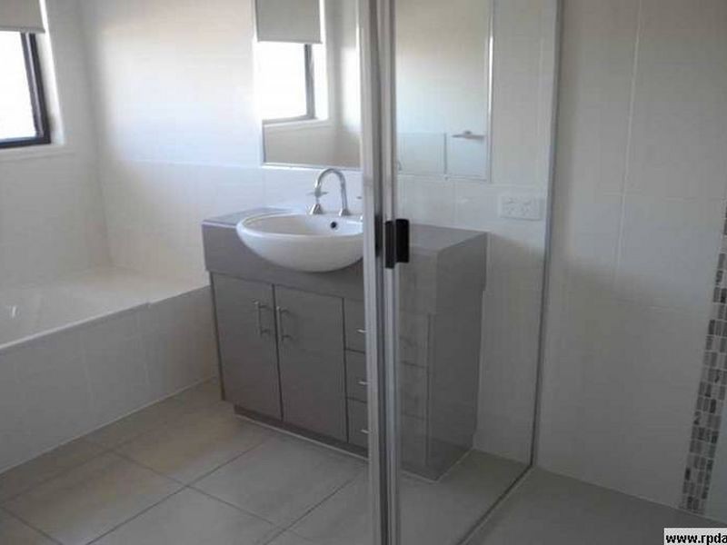 24 Surita Court, Boyne Island QLD 4680