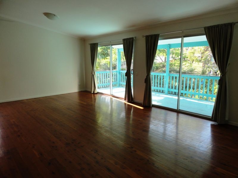 16 Hayes Avenue, Boyne Island QLD 4680