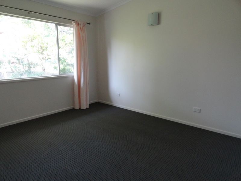 16 Hayes Avenue, Boyne Island QLD 4680