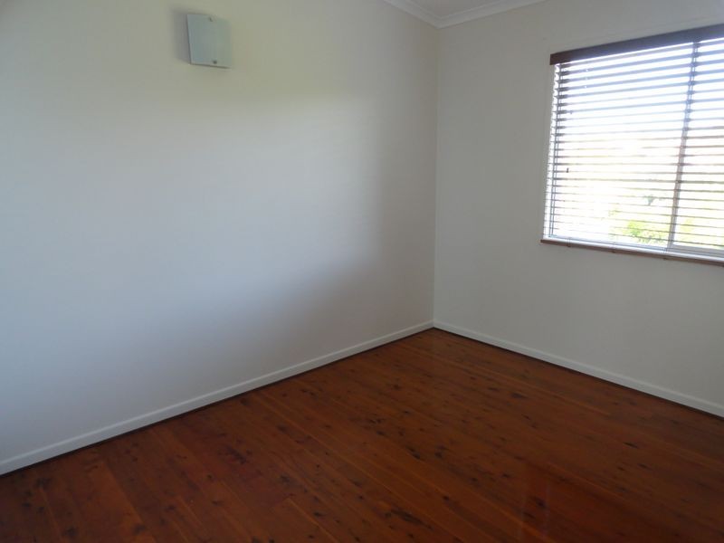 16 Hayes Avenue, Boyne Island QLD 4680