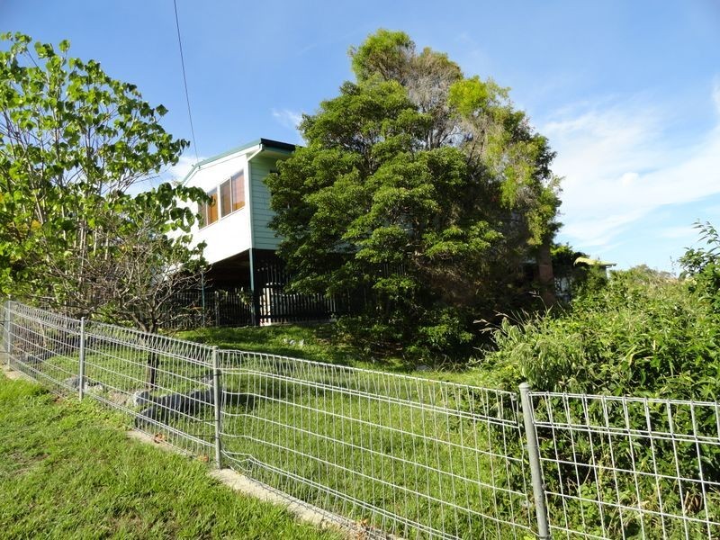 16 Hayes Avenue, Boyne Island QLD 4680