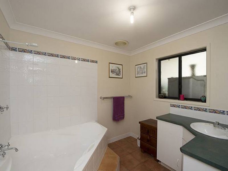 14 Barklya Court, Benaraby QLD 4680