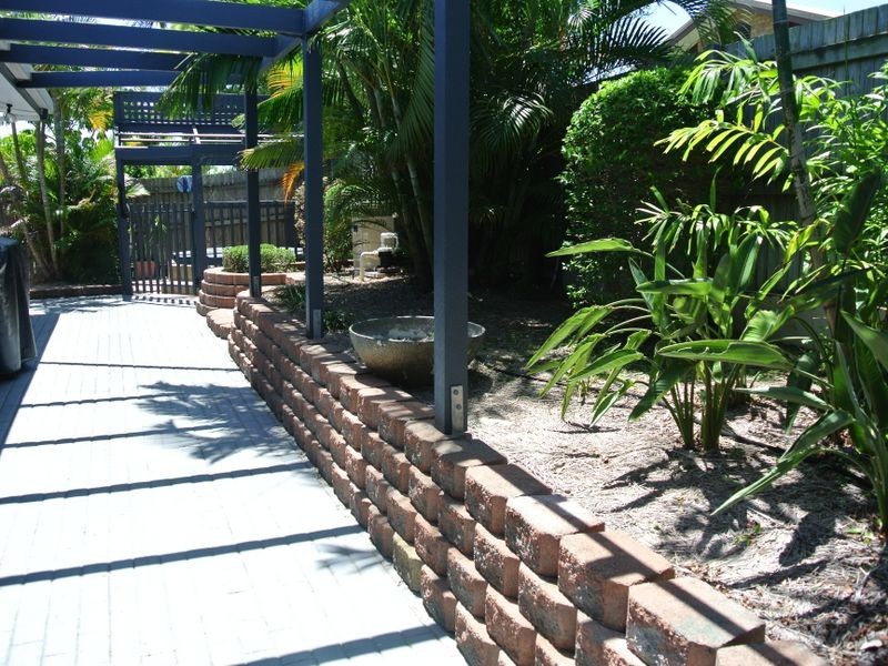 24 Pleasant Avenue, Tannum Sands QLD 4680