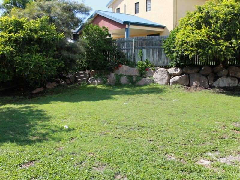 11 Lighthouse Drive, Boyne Island QLD 4680