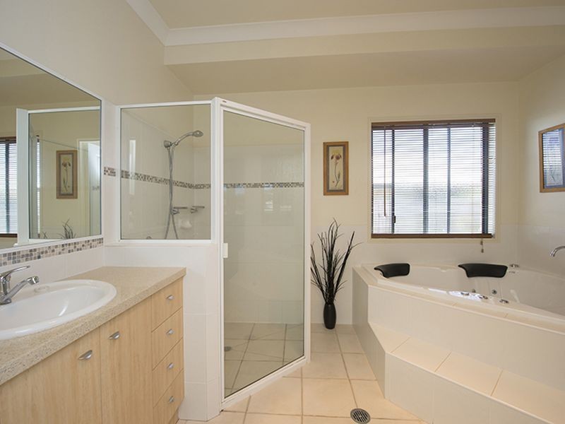 8 Riverside Drive, Tannum Sands QLD 4680