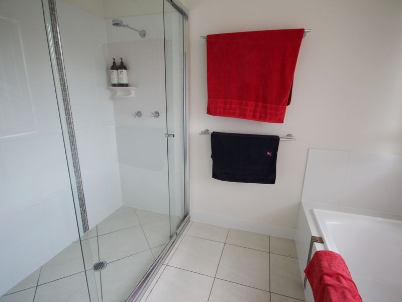 1 Danielle Court, Boyne Island QLD 4680