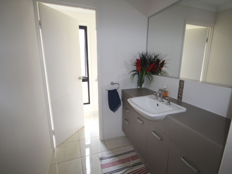 1 Danielle Court, Boyne Island QLD 4680