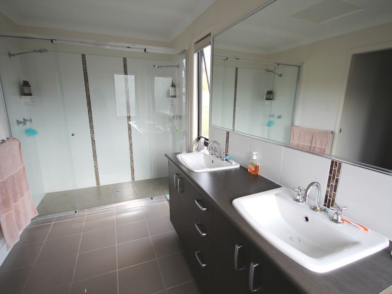 1 Danielle Court, Boyne Island QLD 4680