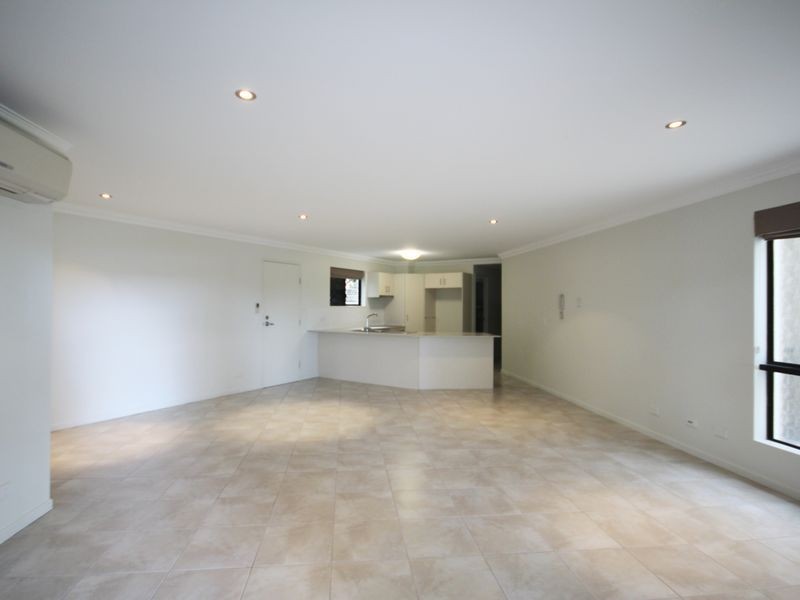1/8a Wyndham Avenue, Boyne Island QLD 4680