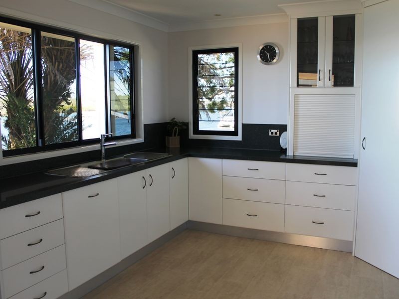 20 Island Esplanade, Boyne Island QLD 4680