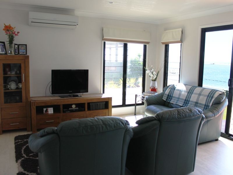 20 Island Esplanade, Boyne Island QLD 4680