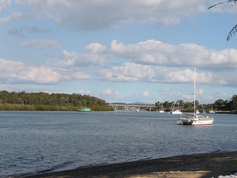 20 Island Esplanade, Boyne Island QLD 4680