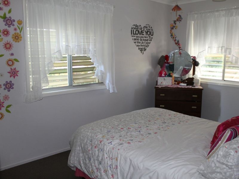 12 Fitzroy Court, Boyne Island QLD 4680