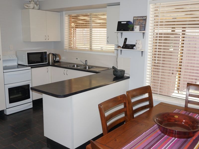 6 Fitzroy Court, Boyne Island QLD 4680