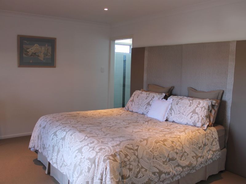 33 Lighthouse Drive, Boyne Island QLD 4680