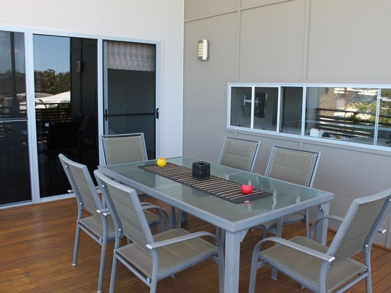 33 Lighthouse Drive, Boyne Island QLD 4680