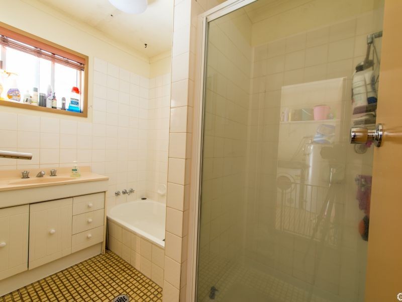 5 Benowa Court, Boyne Island QLD 4680