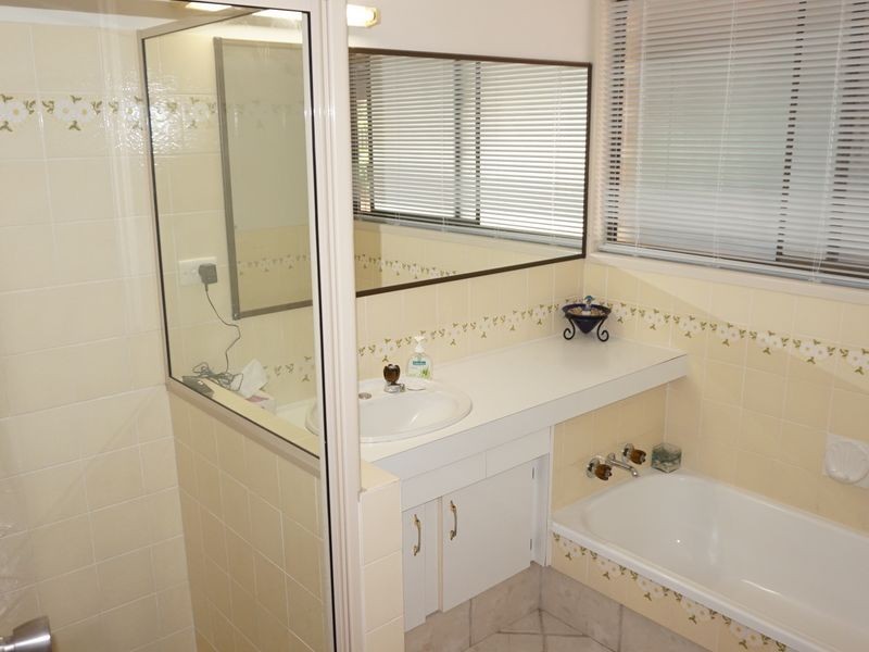 2 Andrew Court, Boyne Island QLD 4680