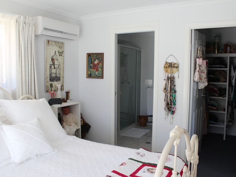 25 Bauhinia Street, Boyne Island QLD 4680