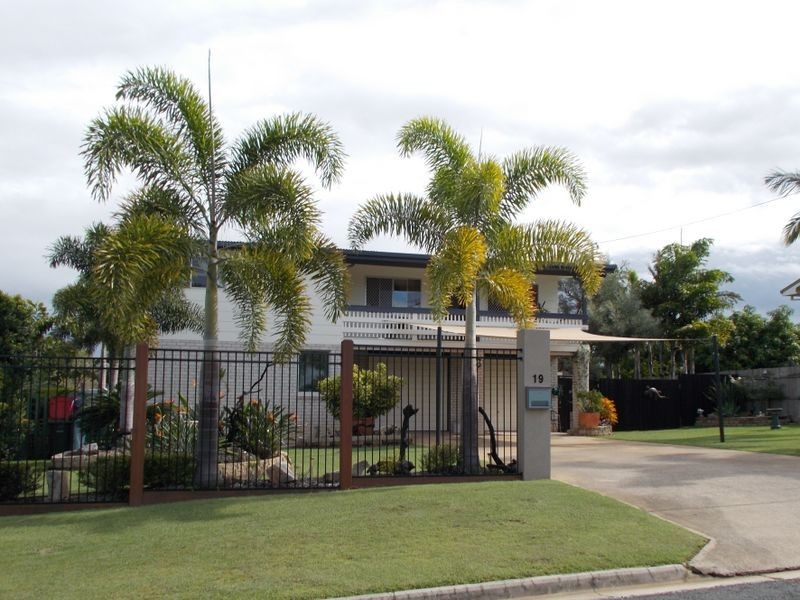 19 Salgado Street, Boyne Island QLD 4680