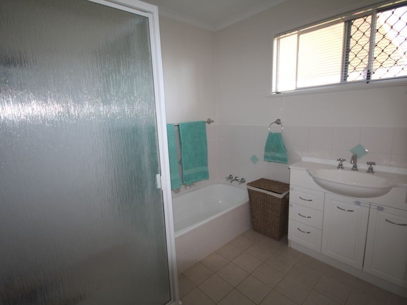 71 Booth Ave, Tannum Sands QLD 4680