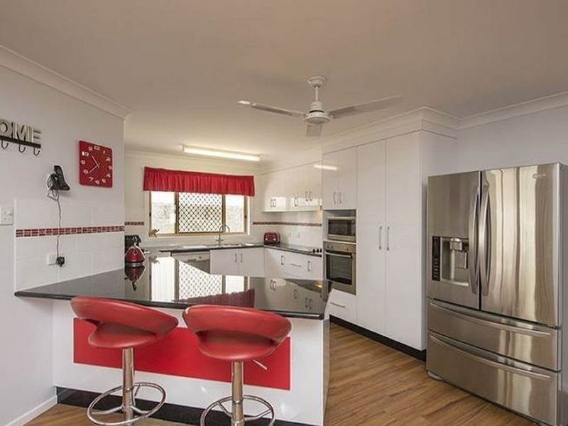 19 Valley Way, Boyne Island QLD 4680