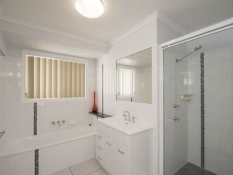 19 Valley Way, Boyne Island QLD 4680
