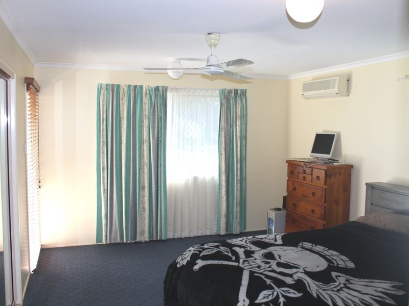 23 Curtis Ave, Boyne Island QLD 4680