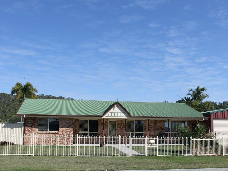 23 Curtis Ave, Boyne Island QLD 4680