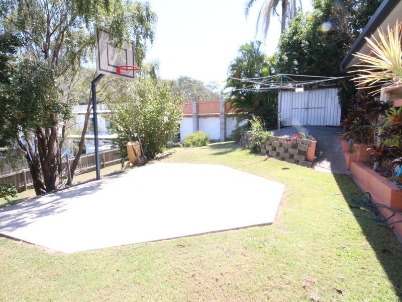 15 Sayre Cr, Boyne Island QLD 4680