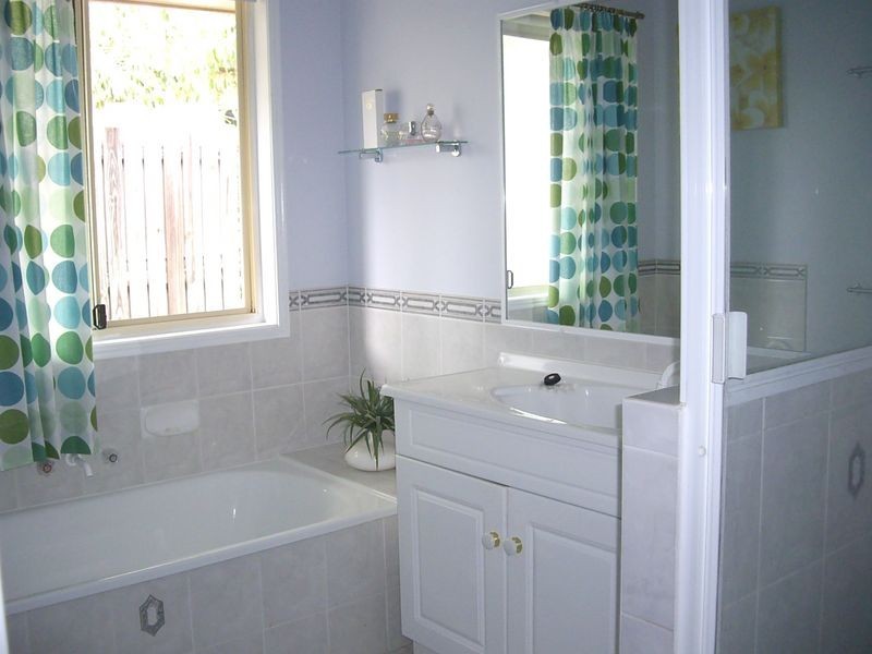 26 Curtis Ave, Boyne Island QLD 4680