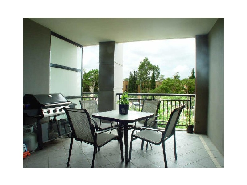 15/141 Bowden Street, Meadowbank NSW 2114