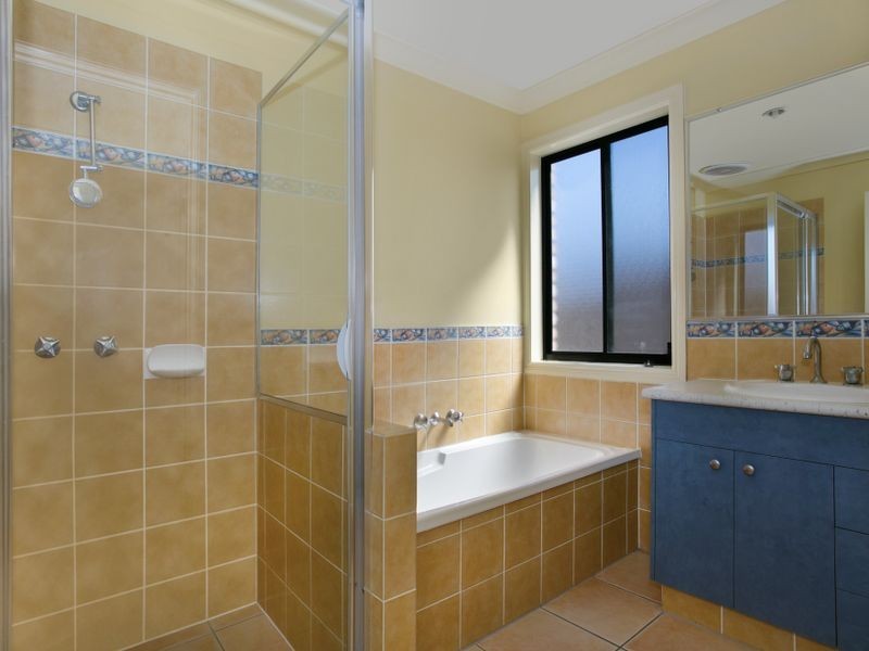 8 Duror Street, Pacific Pines QLD 4211