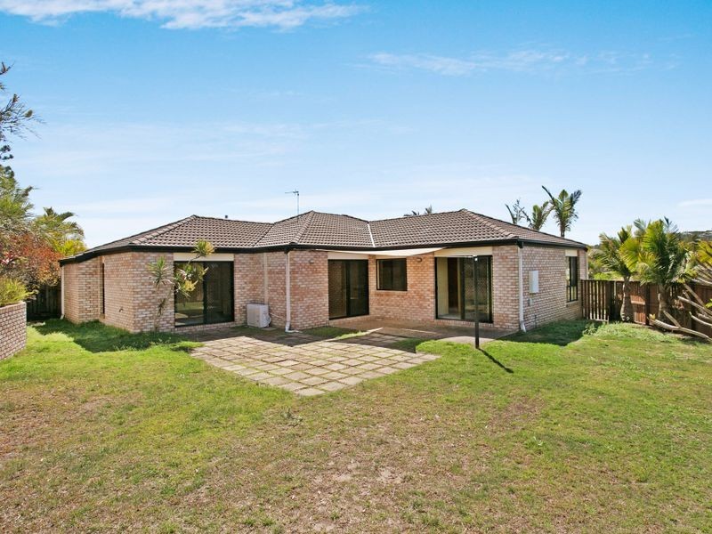 8 Duror Street, Pacific Pines QLD 4211