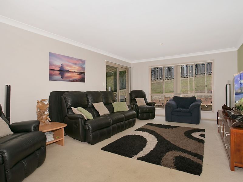 4 Rarotonga Rise, Pacific Pines QLD 4211