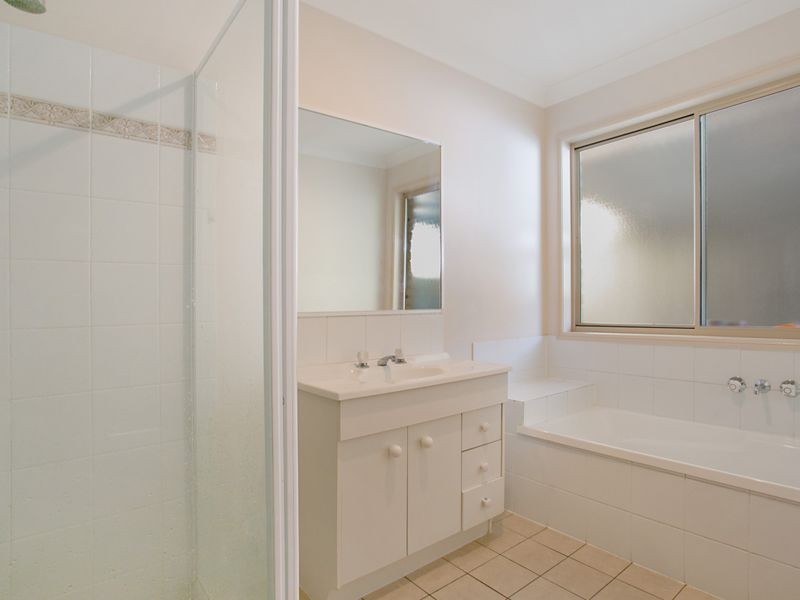 4 Rarotonga Rise, Pacific Pines QLD 4211