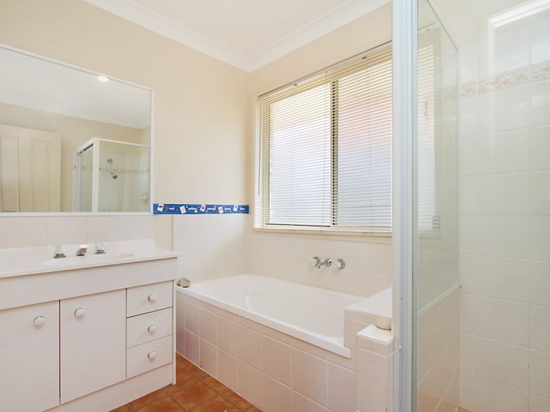 11 Midway Terrace, Pacific Pines QLD 4211