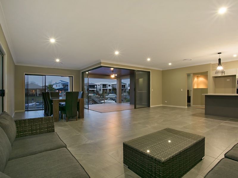 11 Quayside Drive, Helensvale QLD 4212